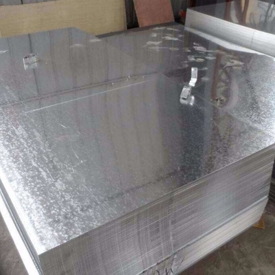 La hoja de acero de ASTM A526 cubierta con hierro galvanizado plano del cinc cubre 6000m m DX51D laminados en caliente