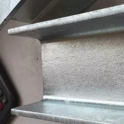 ISO9001 me galvanizó emite 48m m de acero laminados en caliente que DX54D Z275 galvanizó haces del metal
