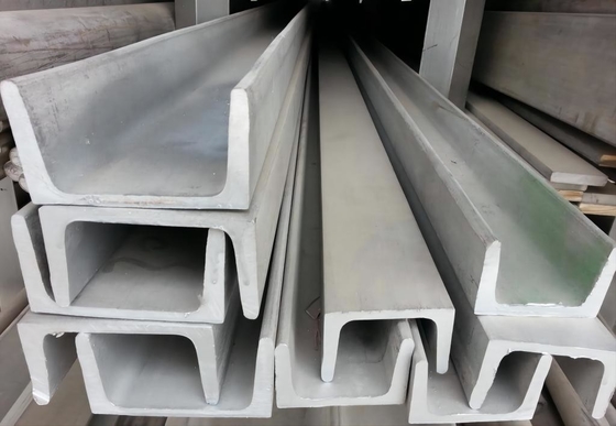 Perfiles de acero suaves galvanizados SOLDADO ENROLLADO EN EL EJÉRCITO del EN S235JR S275JR S355JR A36 SS400 del canal U de ASTM